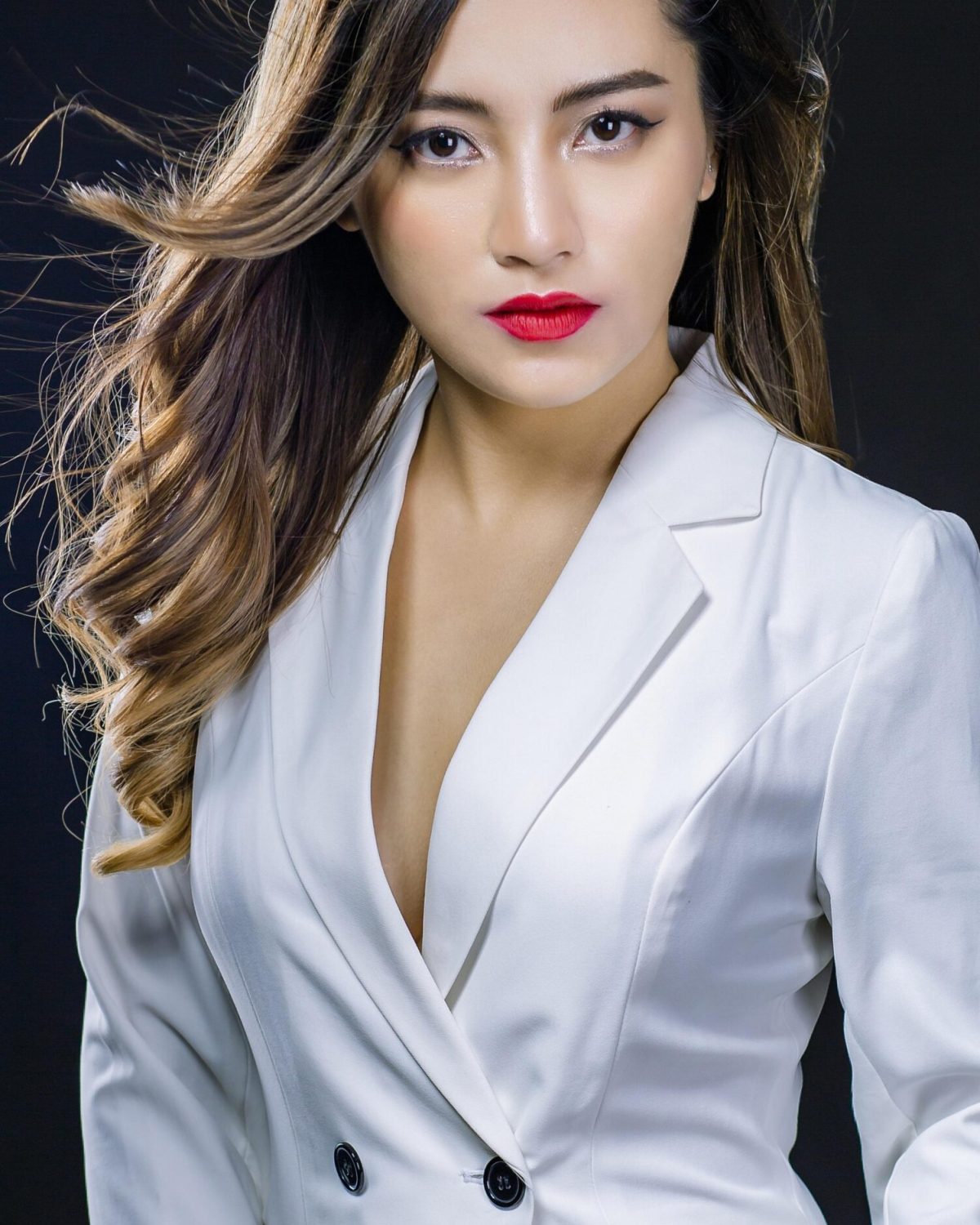lequochuy36-white-suit-6486272